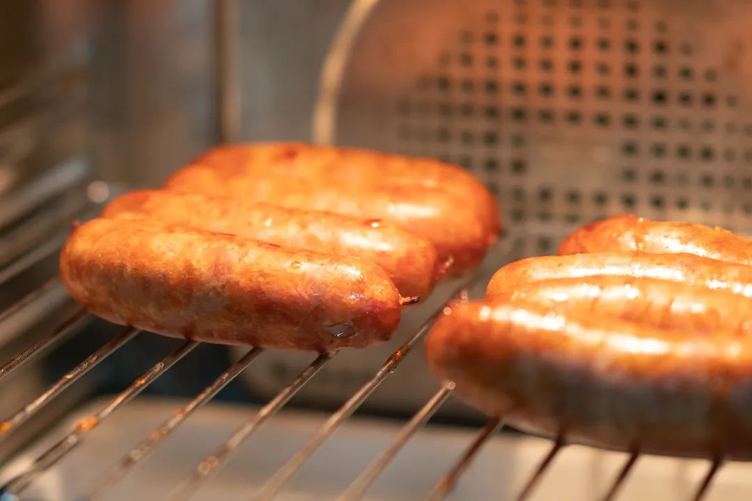 欠债4600万,曾在西湖边卖烤肠,他说「食字下面是一个良」,4亿人围观: