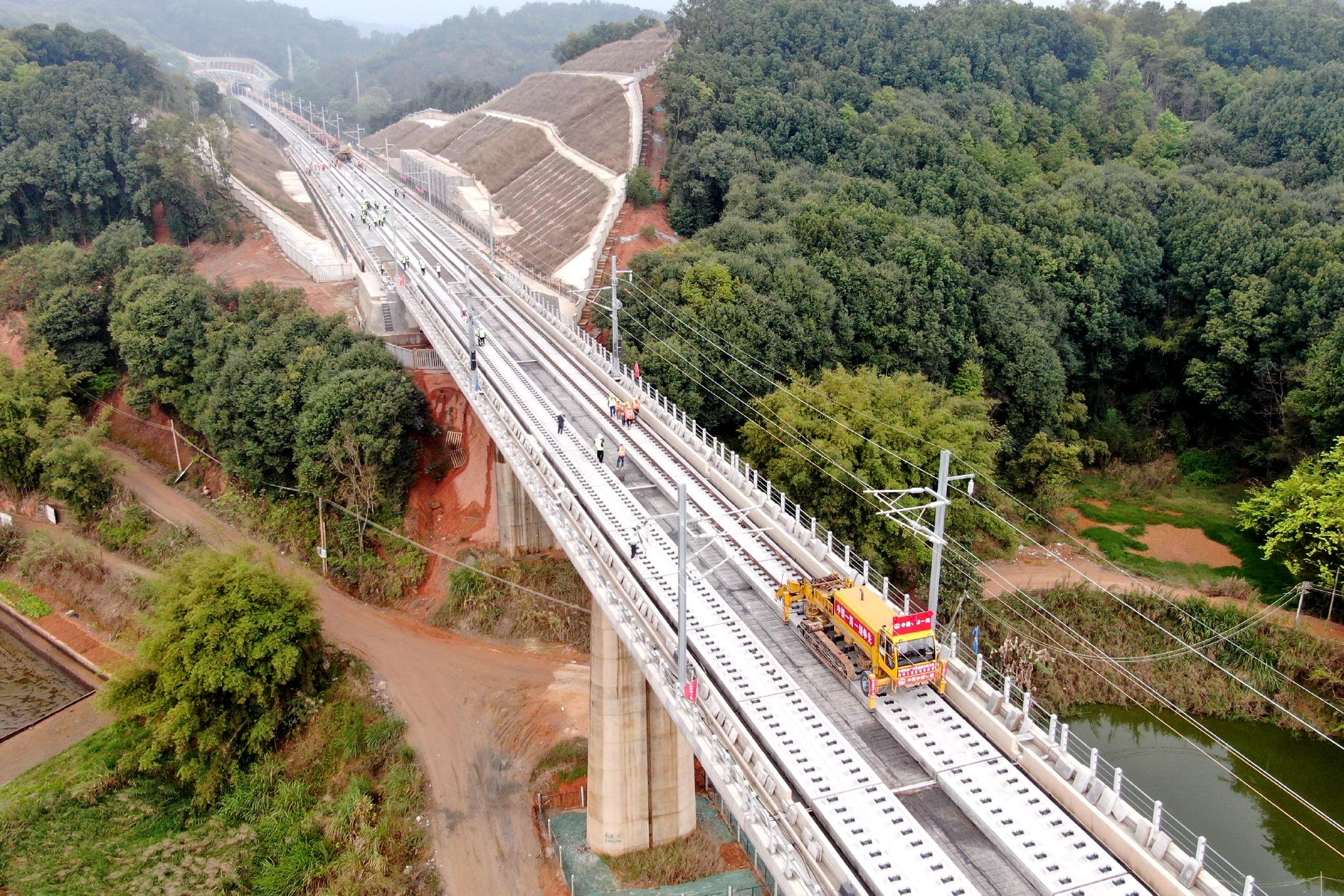 17%)旗下中铁一局在广东省河源市龙川县新建梅州至龙川高速铁路(简称