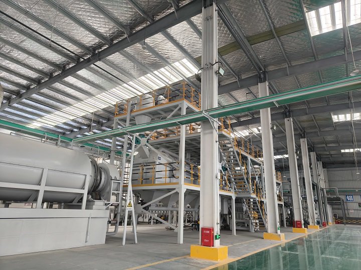 贵州磷化开瑞科技公司投建的省内首条全要素电池回收线。管云 摄