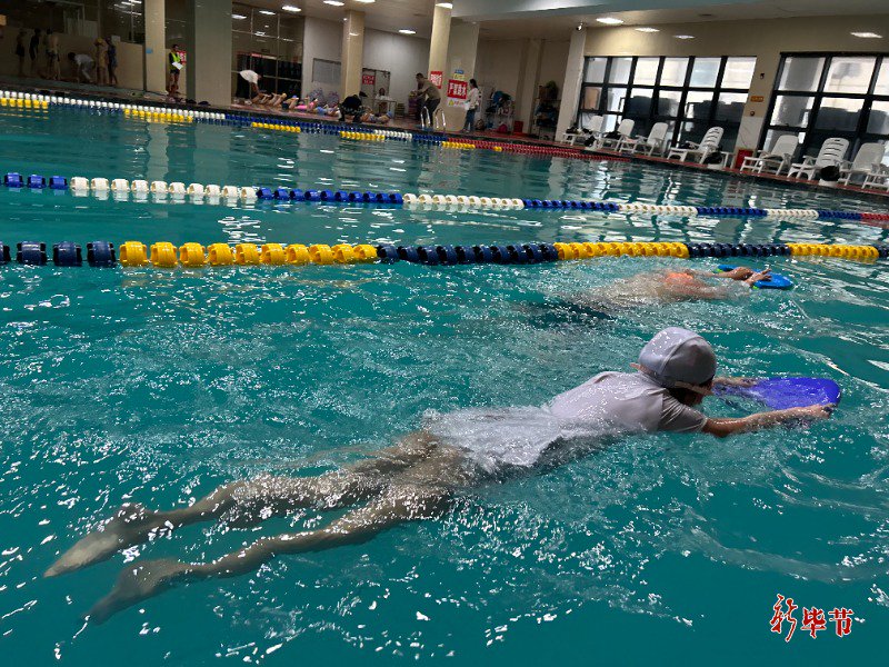 七星关区举行"游泳进校园"活动_新浪财经_新浪网