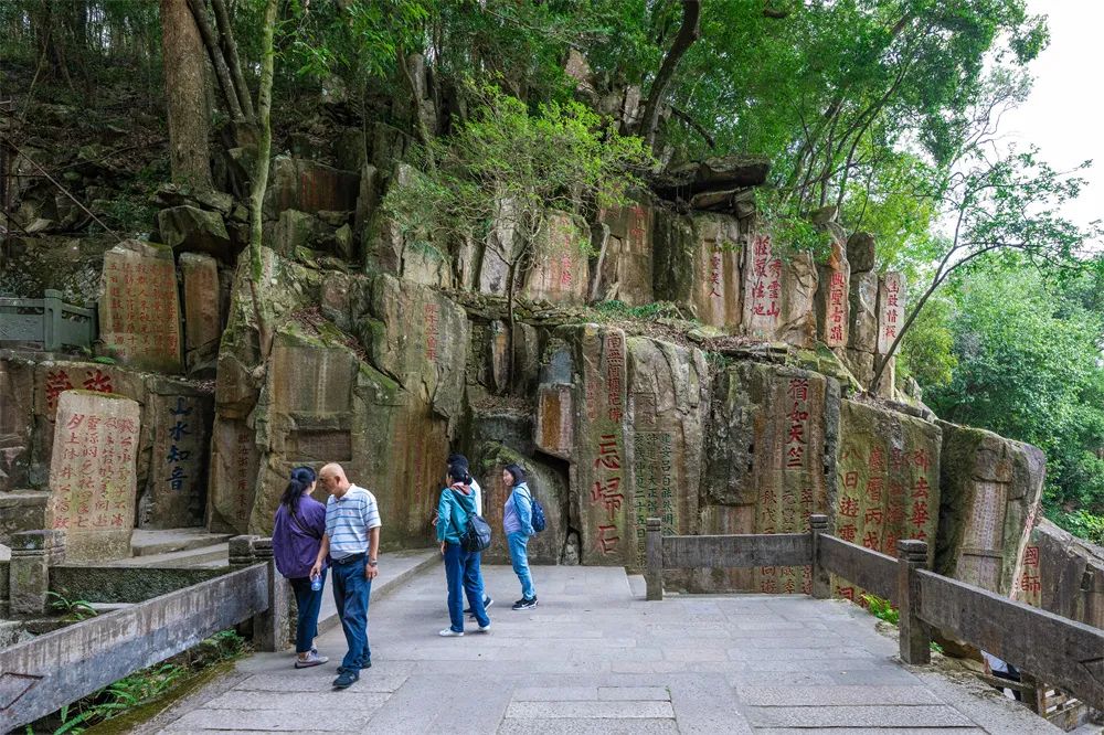 鼓山灵源洞摩崖石刻犹如一座天然石刻书法宝库.