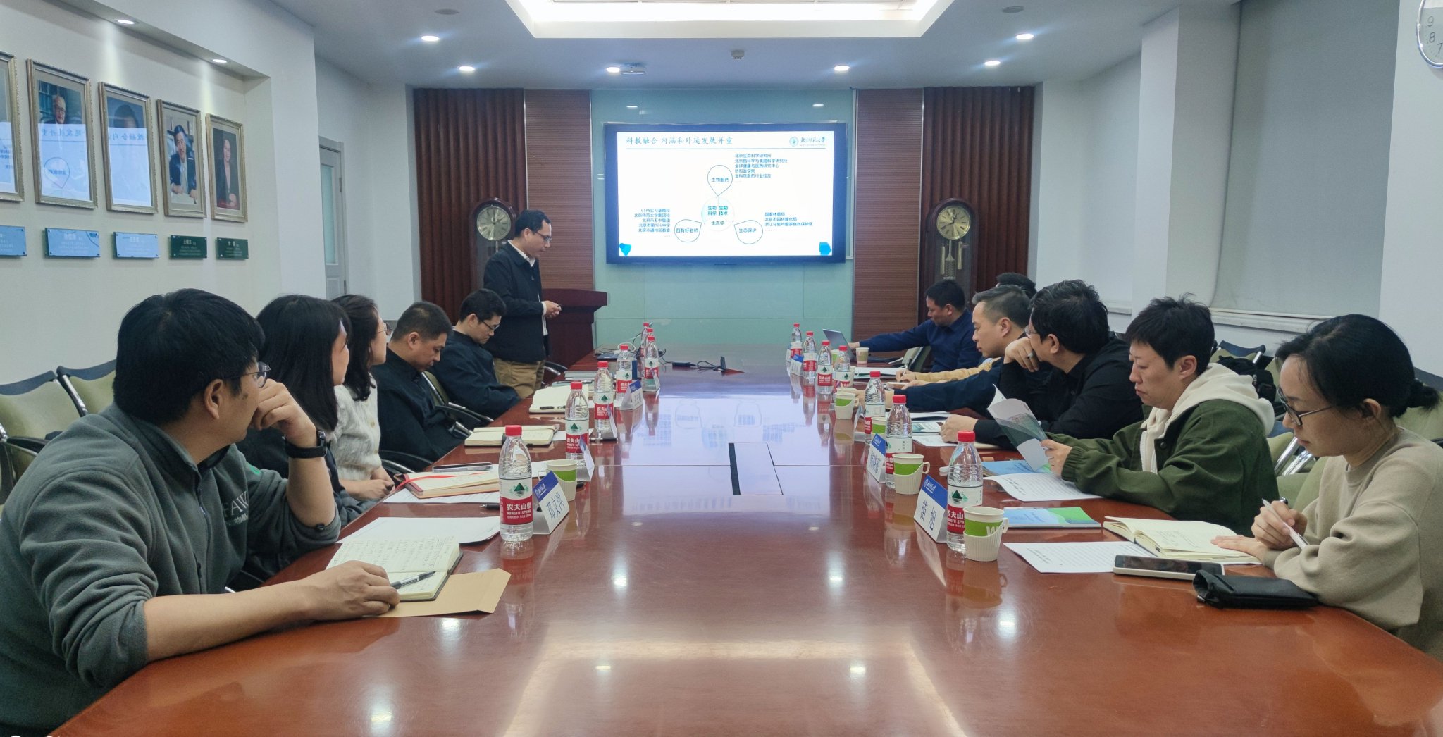 康震一行赴生命科学学院调研|康震_新浪新闻