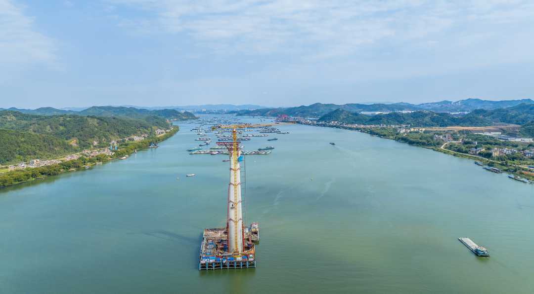 广西梧州:苍容浔江大桥完成首个锚碇浇筑_新浪财经_新浪网