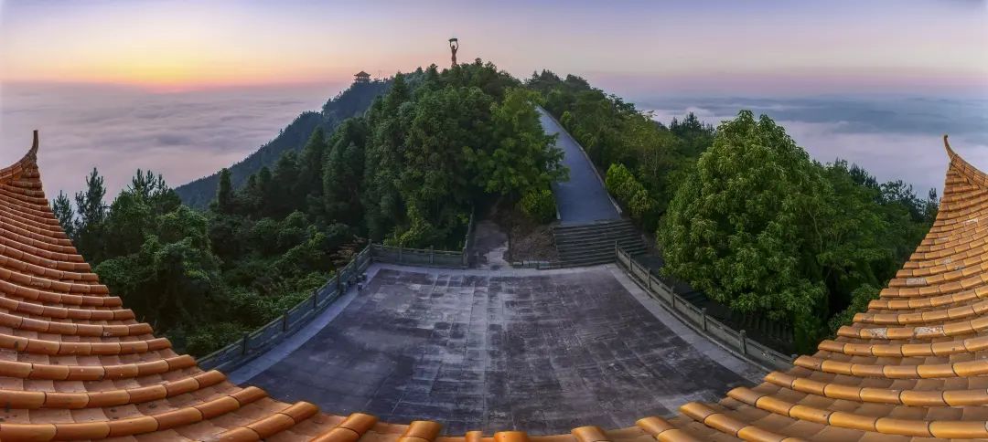 地址导航:女娲山旅游区景区咨询电话:13872763868这么大的优惠力度还