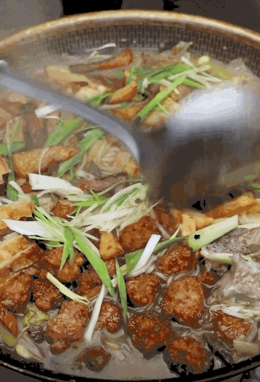 你也可以选择不辣版，享受烩菜醇香。来源/寻味甘谷