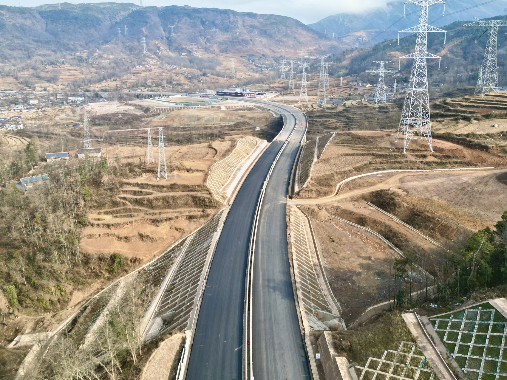乐西高速美姑至昭觉段.蜀道集团供图