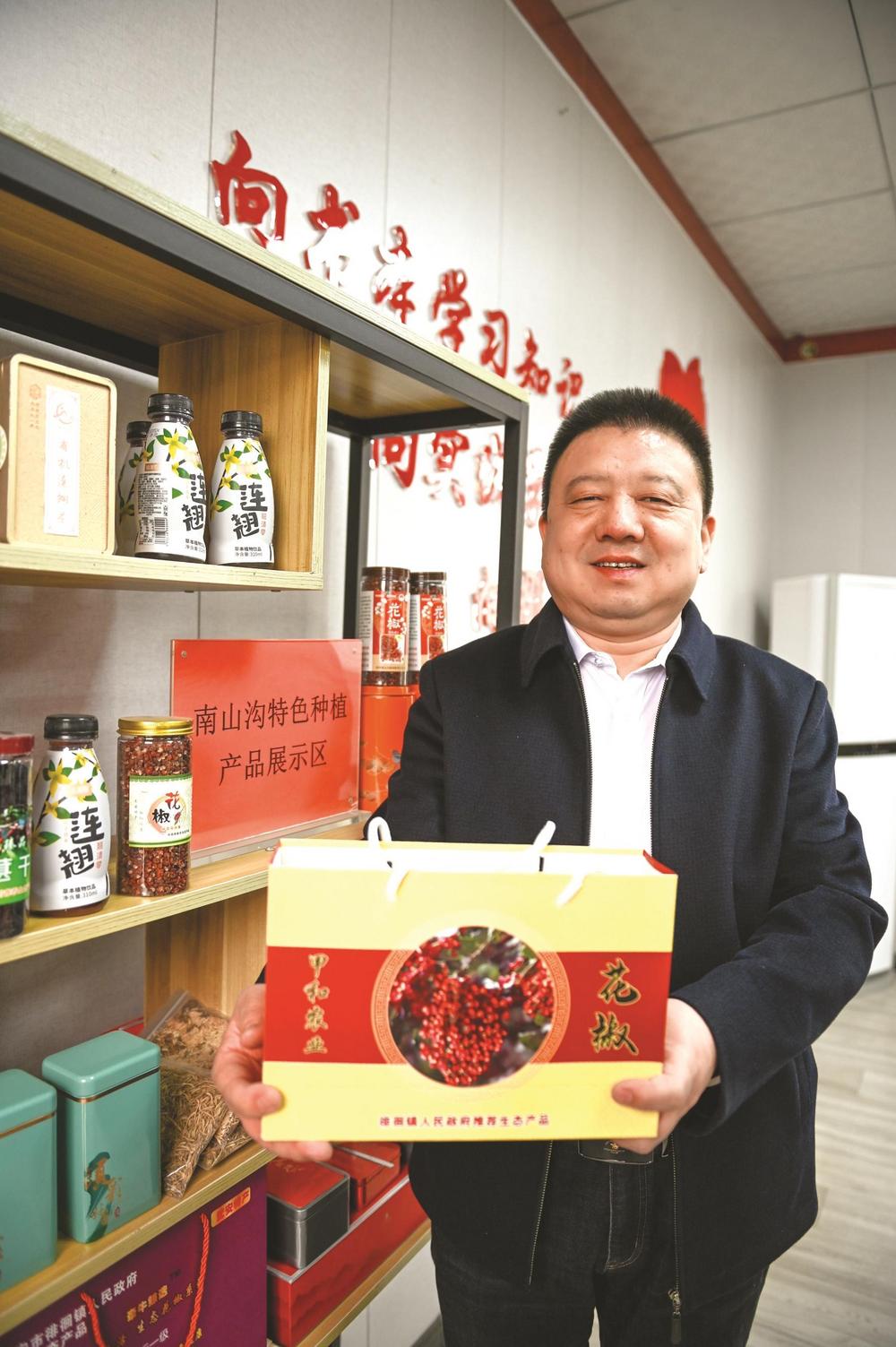 大同镇东通乐山岭蜜薯新峰水泥有限公司厂区格力钛新能源公司的机械手