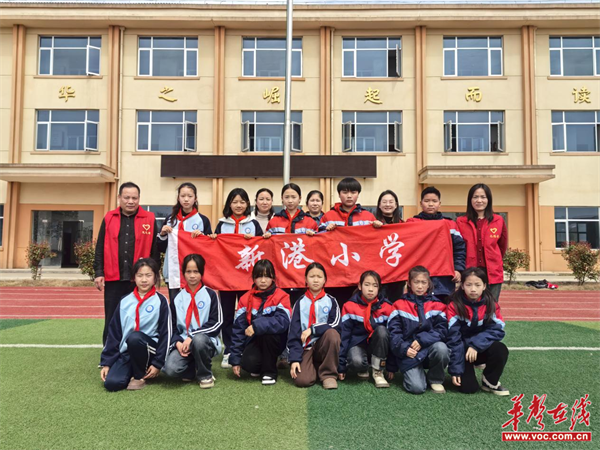 西湖管理区新港小学志愿者共护"母亲河"_新浪财经_新浪网