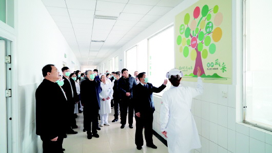 蝶变展芳华 向阳万象新|万象_新浪财经_新浪网