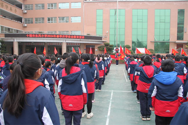 东风小学:落实"六大"攻坚 筑牢安全防线