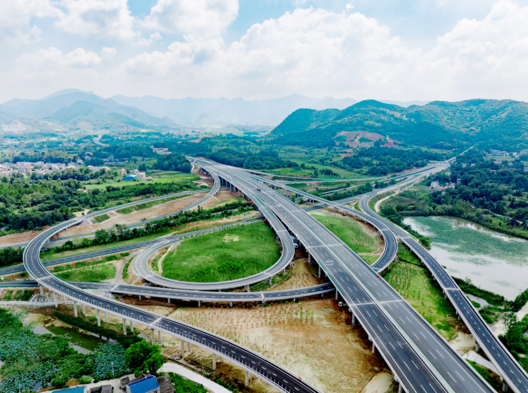 上高速30分钟可抵武汉15分钟可达花湖机场临江,临港,临空,临光谷黄石