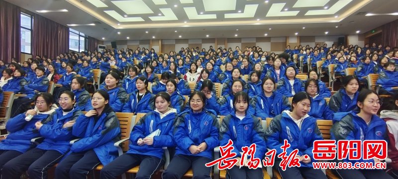 临湘市一中:法治护航  检育未来