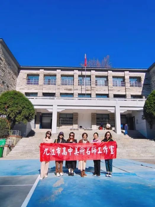 2021年,九江市教育局授予金燕群九江市高中美术名师工作室领衔人