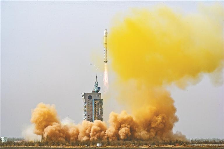 3月21日13时27分,长征二号丁运载火箭/远征三号上面级发射升空.