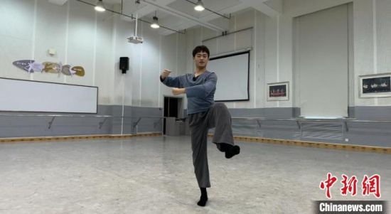 西北民大敦煌舞班:壁画"跳出"的不止飞天,更有力士_新浪财经_新浪网