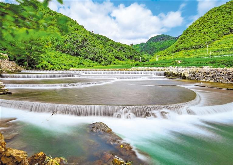 瓮安县岩根河风光. 卢锡江 摄