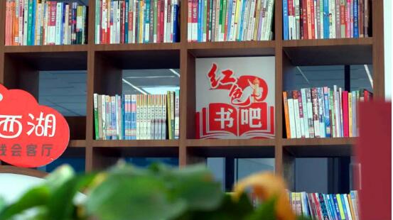 农家"小书屋",精神"大粮仓".