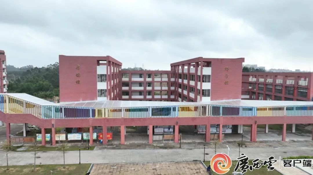 2023年底,在防城港市第二中学豪丫校区,防城港市教育"暖心工程"项目之