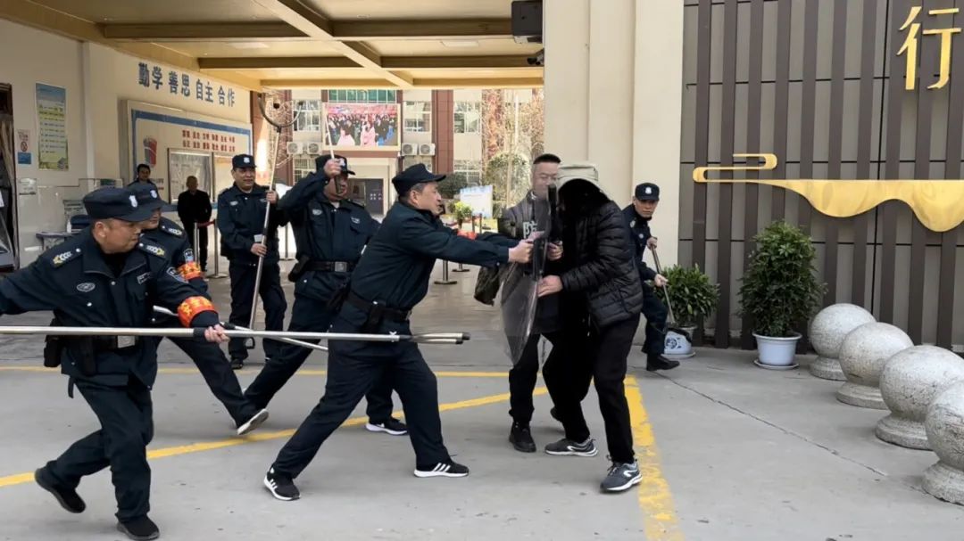 反恐防暴,安全护航——西安市第四十八中学开展校园反恐防暴安全演练