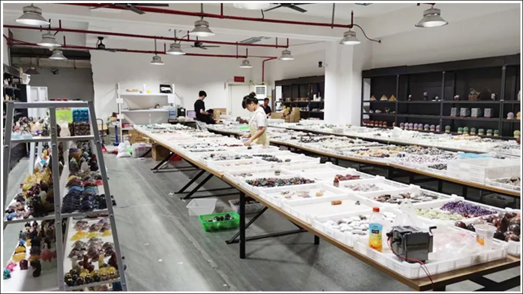 元素,"传统 时尚"的创意理念,设计自己的珠宝主题,再经自有工厂加工