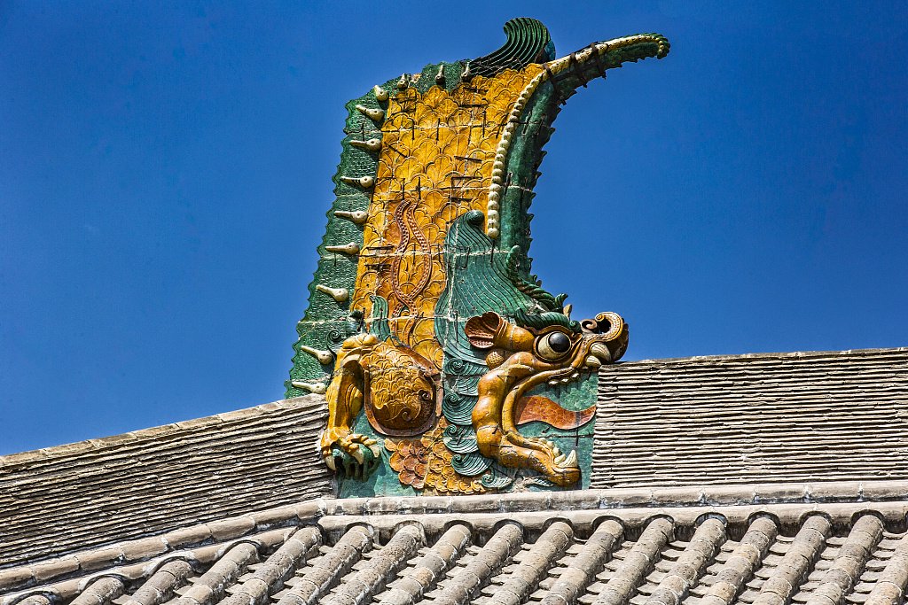 山西大同华严寺屋顶的鸱吻.