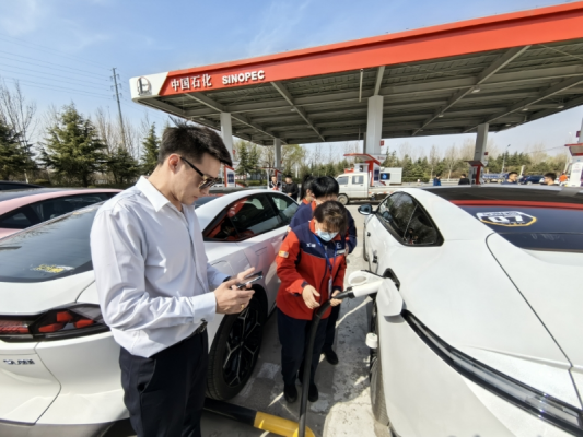 自驾游车队车辆充电