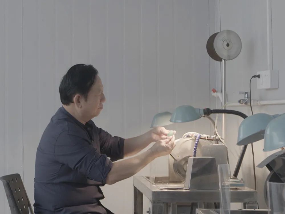 足金翡翠打造的十二生肖,非遗大师监制,满载祝福_新浪财经_新浪网