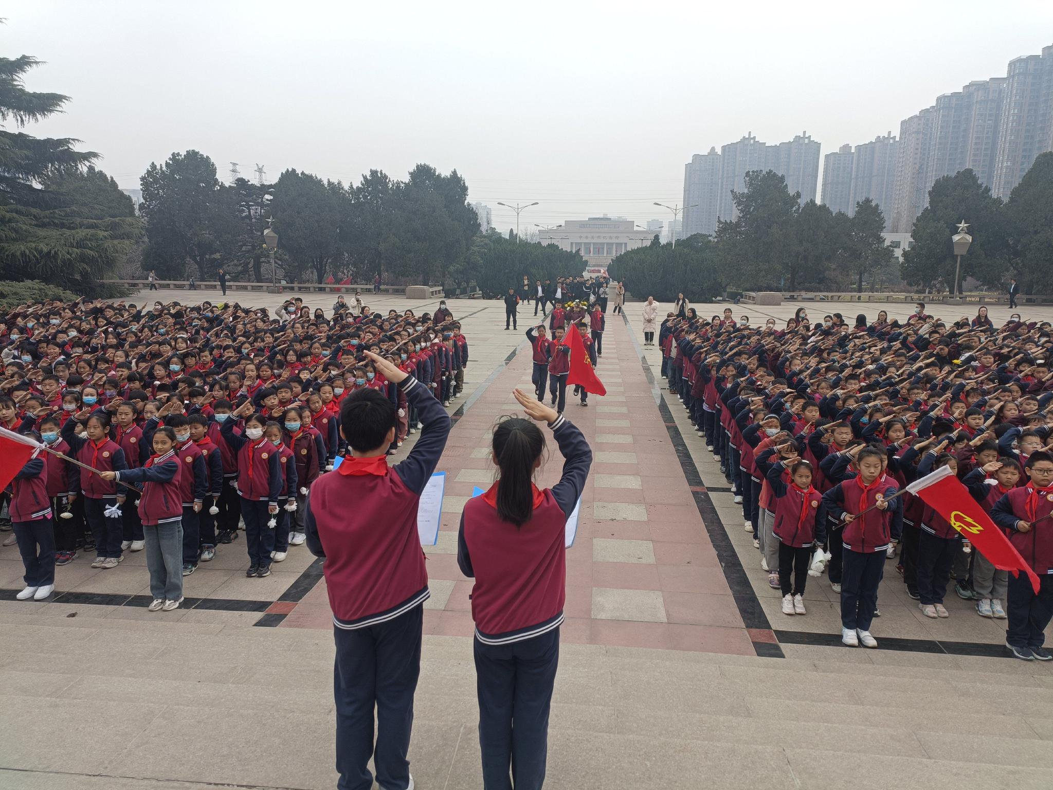 学校少工委主任李晓蕾校长铿锵有力的话语,鼓励少先队员们要坚定信念