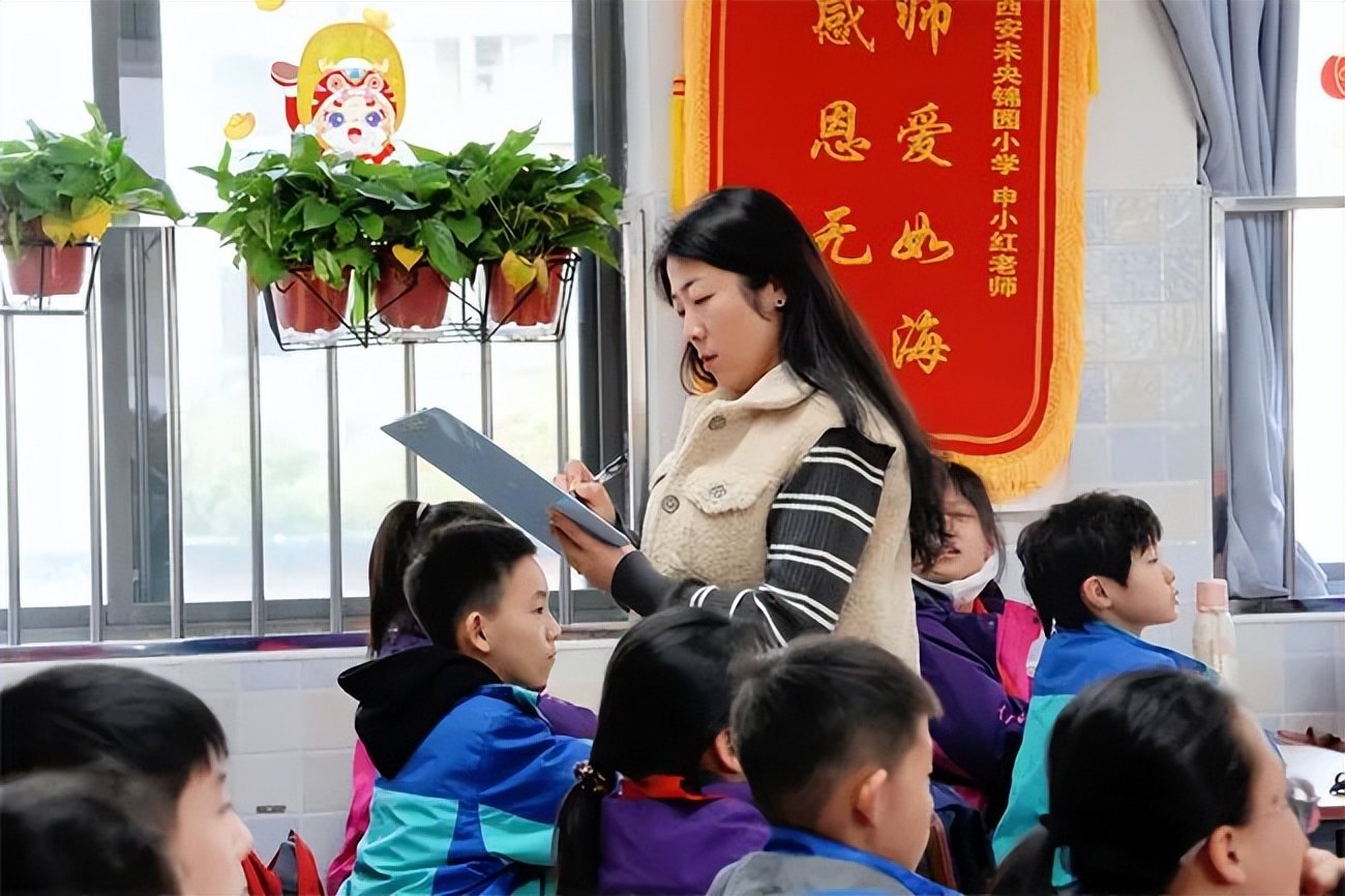 拟一隅之美待一室花开锦园小学开展优美教室评比活动