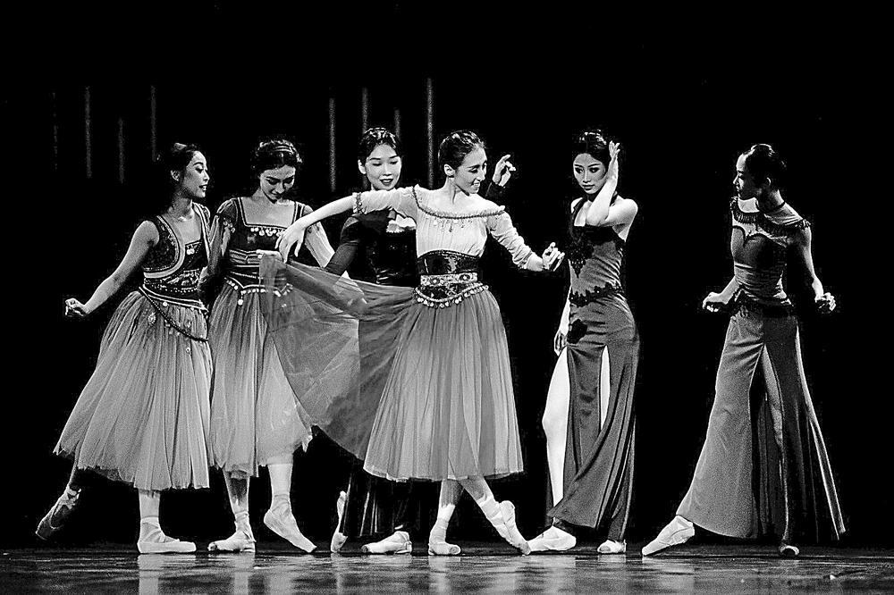 东西方艺术探索的新台阶_新浪财经_新浪网