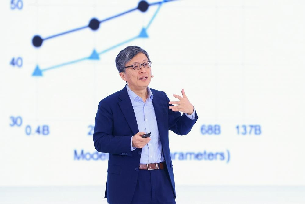 沈向洋:通用大模型时代 重新思考人机关系