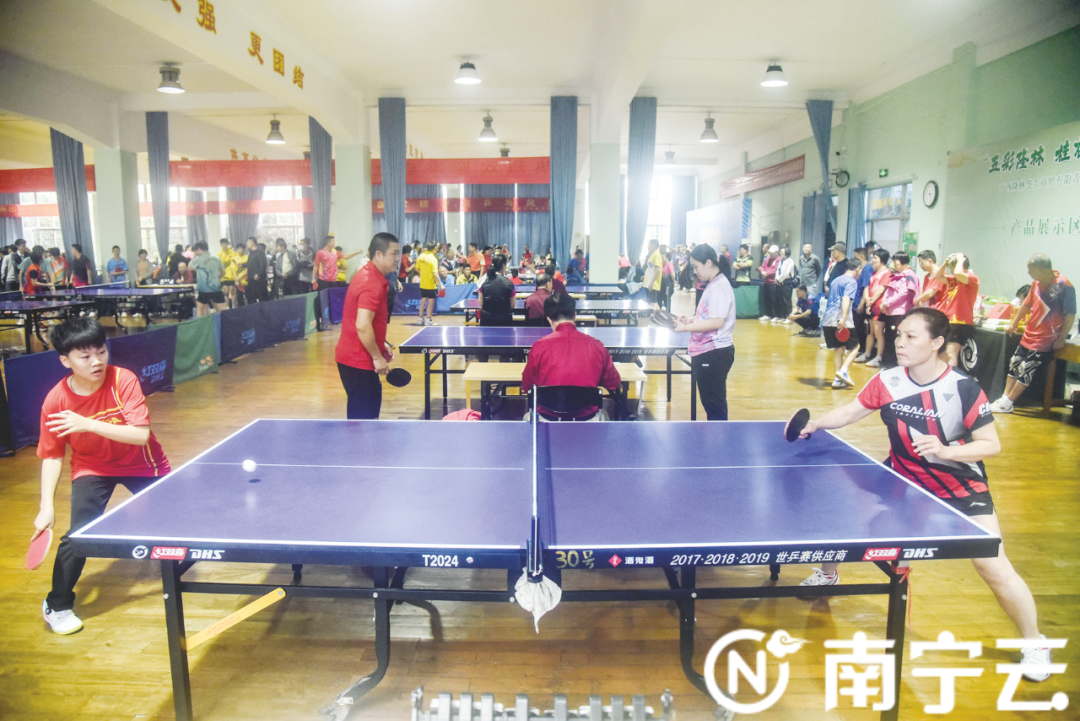 邕城乒乓球赛运动员与爱好者共享欢乐|乒乓球_新浪财经_新浪网