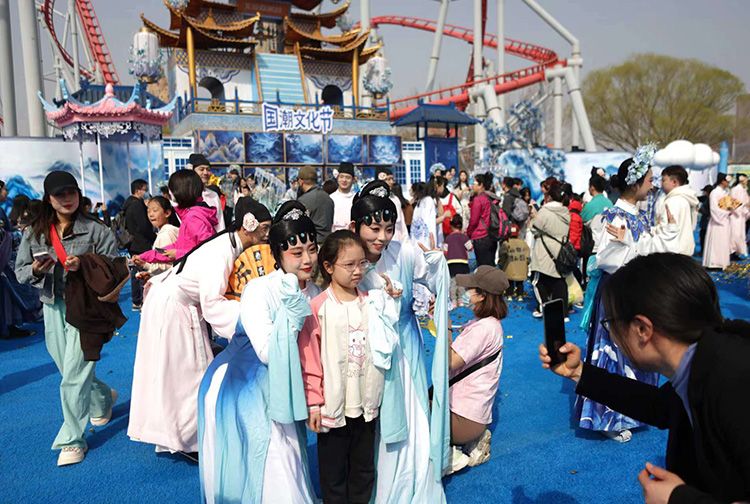 焕活国风之美,欢乐谷"青花瓷"主题国潮文化节开幕|欢乐谷_新浪财经