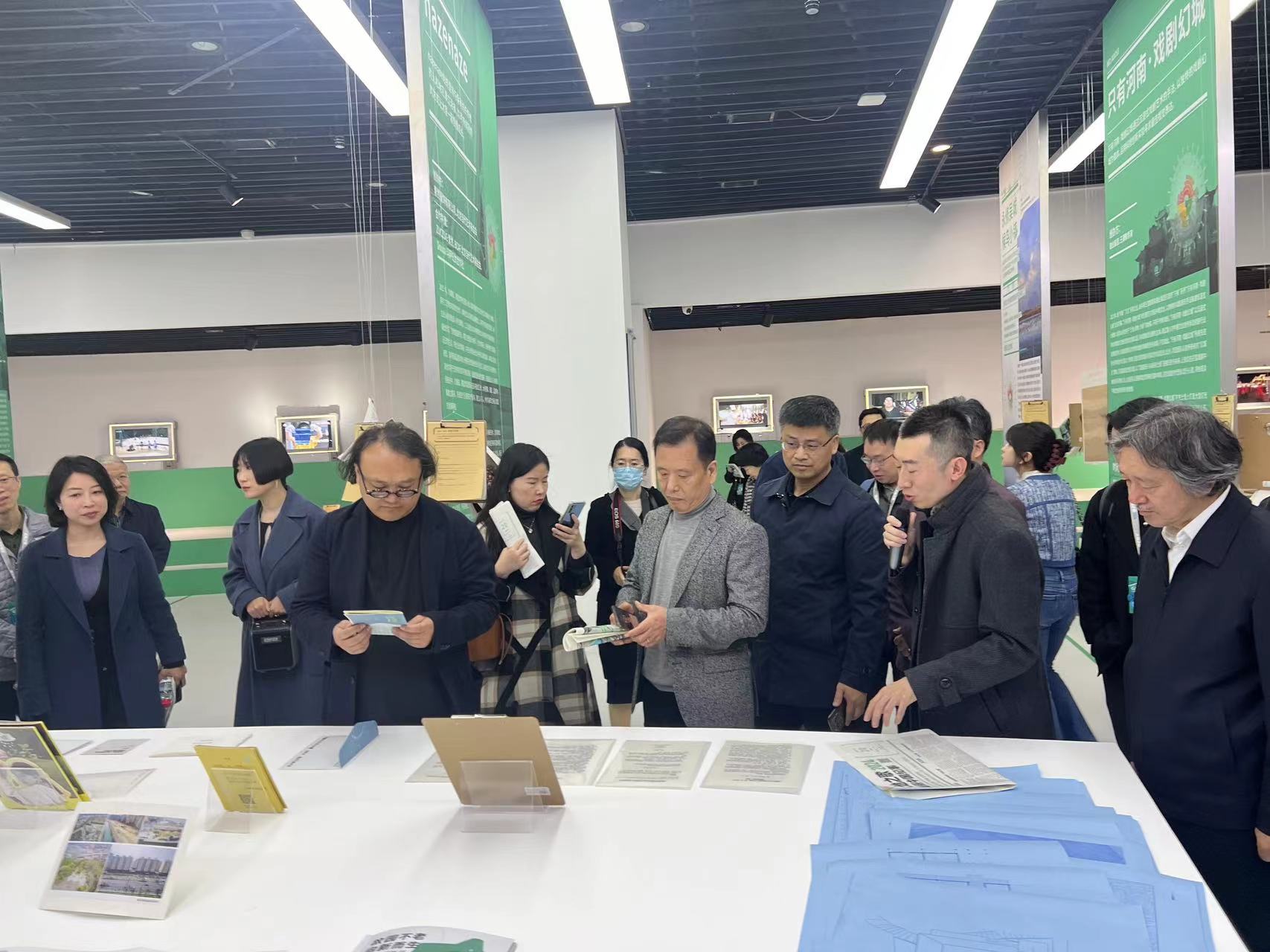 展览由中华人民共和国生态环境部指导,中国美术学院,生态环境部环境