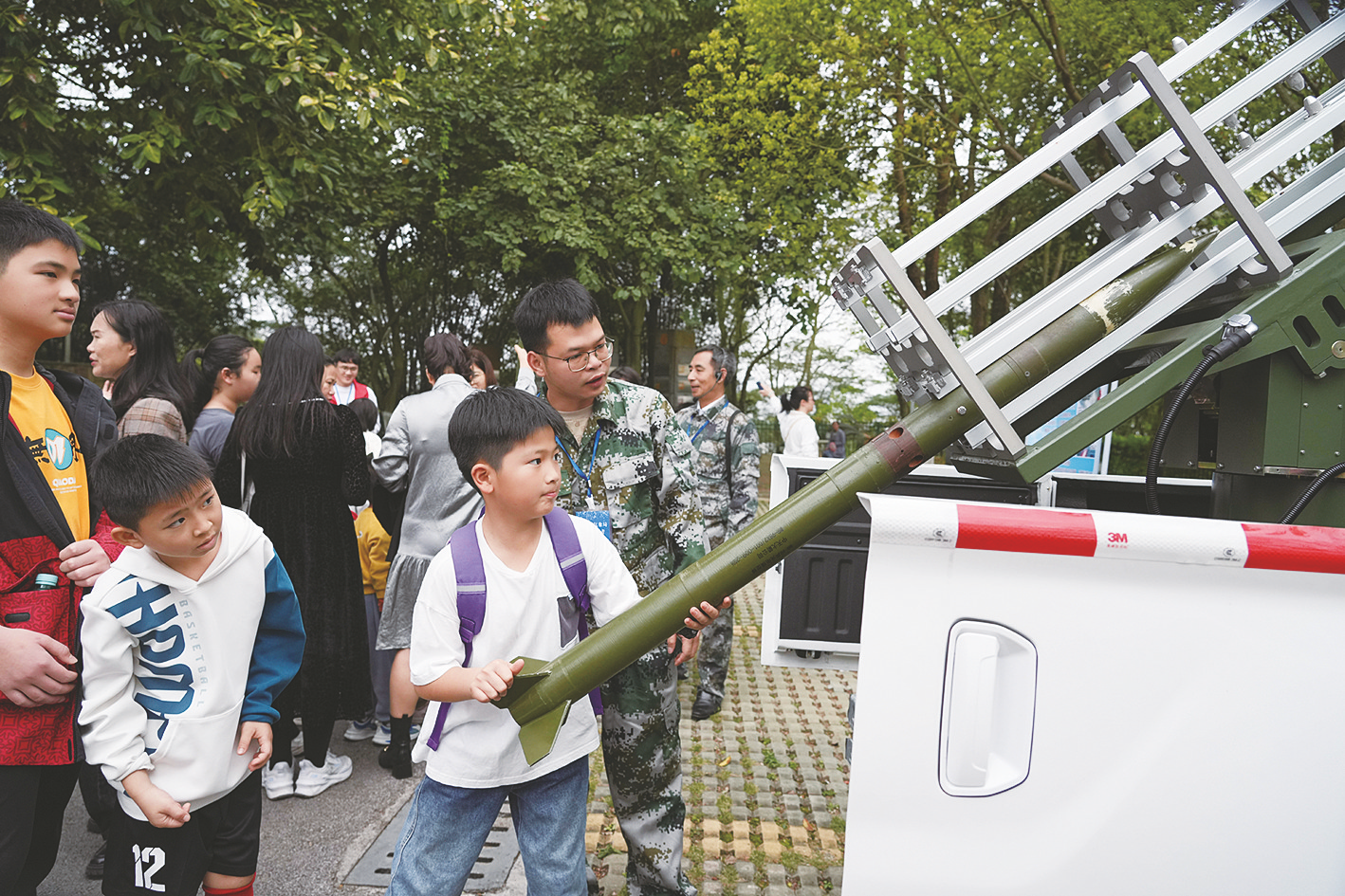 "发射"增雨火箭弹 当上气象"小主播"|主播_新浪财经_新浪网