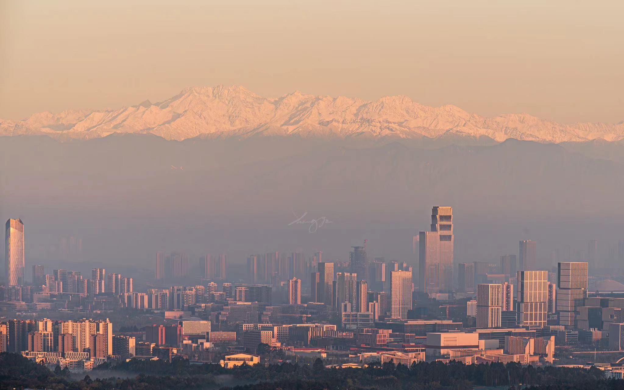 又见雪山!今早成都人的朋友圈太浪漫