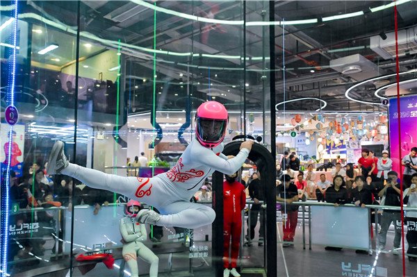 都市新宠:室内跳伞(风洞)冠军赛掀热潮|跳伞_新浪财经_新浪网