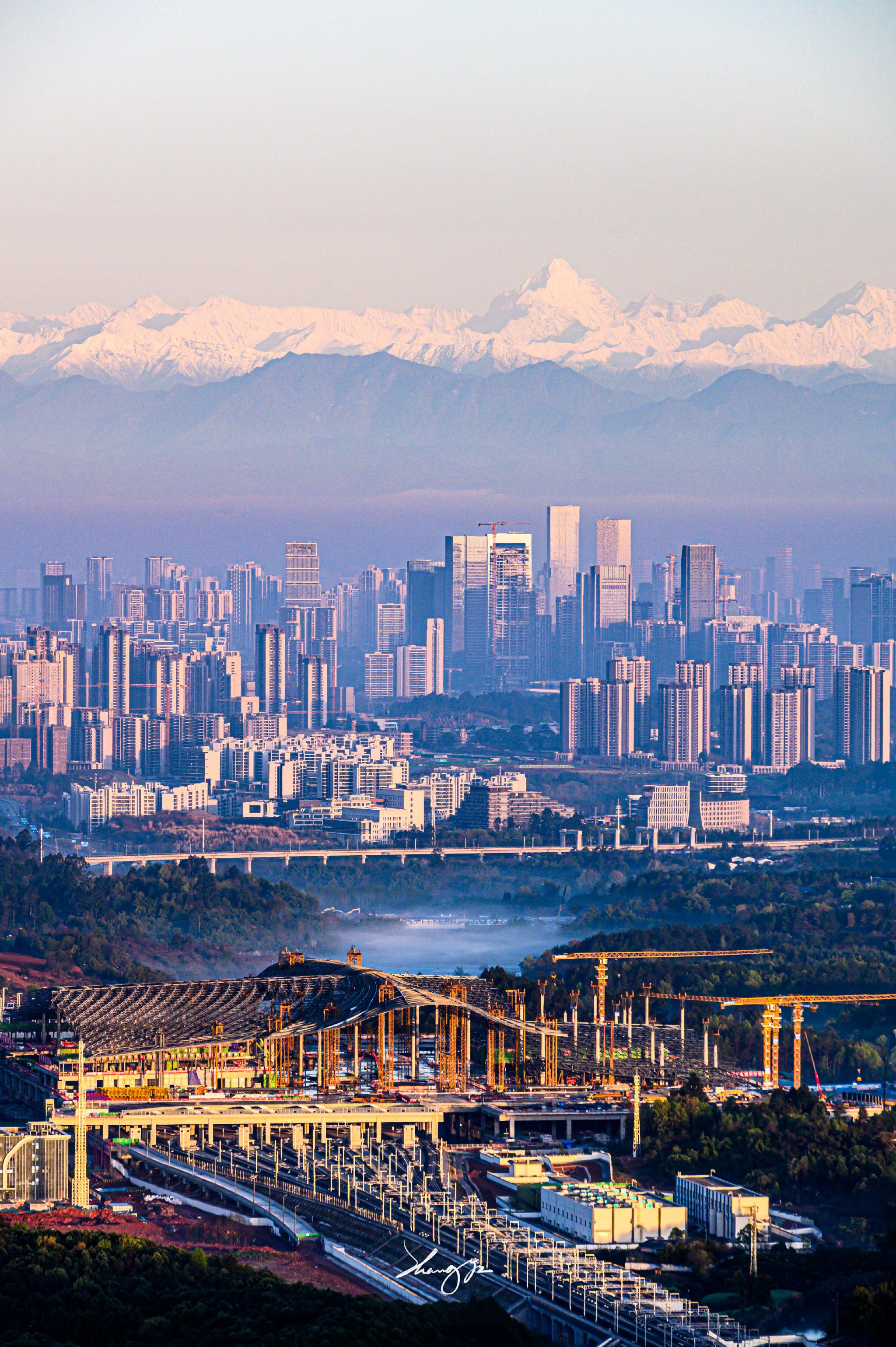 又见雪山!今早成都人的朋友圈太浪漫