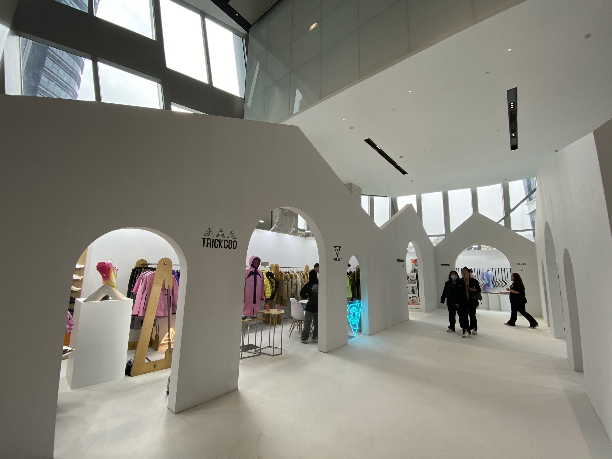 2024秋冬上海时装周启幕,越来越多的本土品牌深挖传统文化_新浪财经