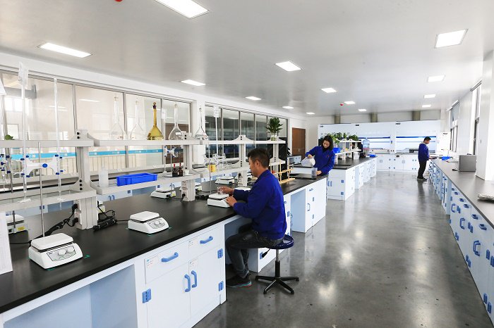 中国振华电子集团旗下振华新材实验室。企业供图