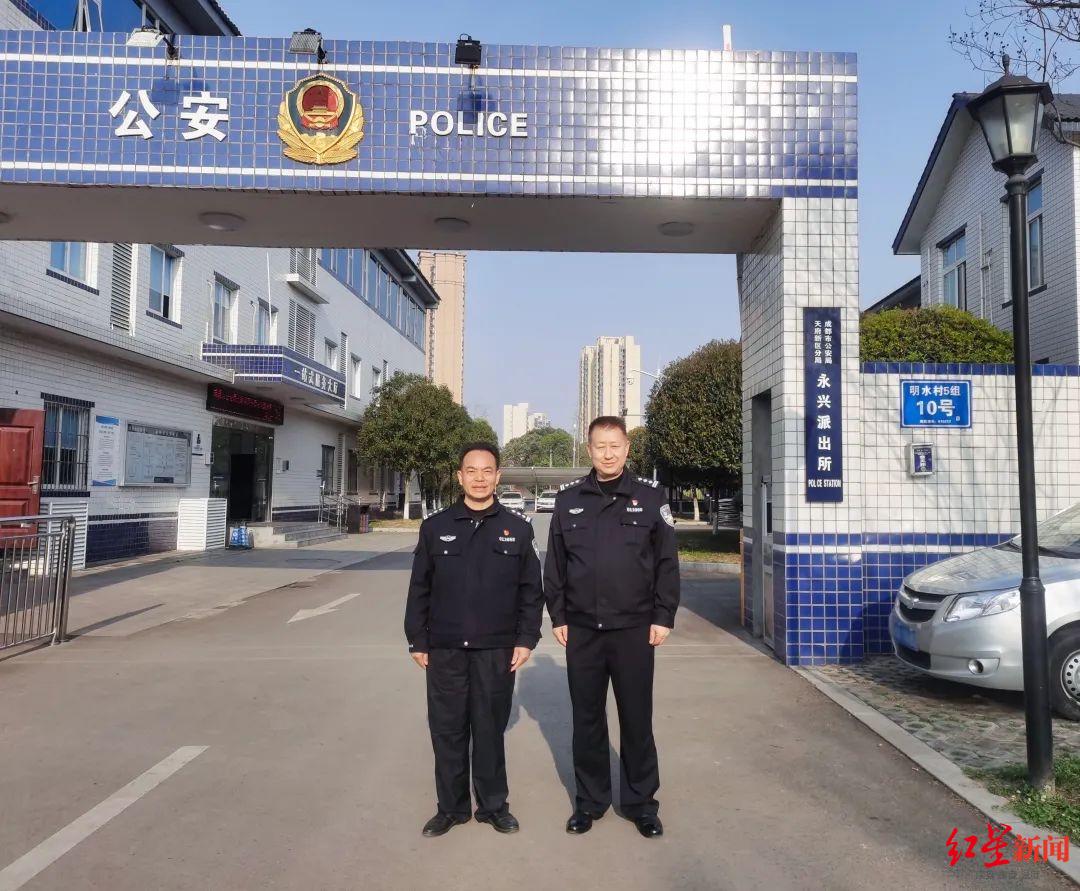 ▲永兴派出所教导员徐强（左）和民警赵正祥（右）