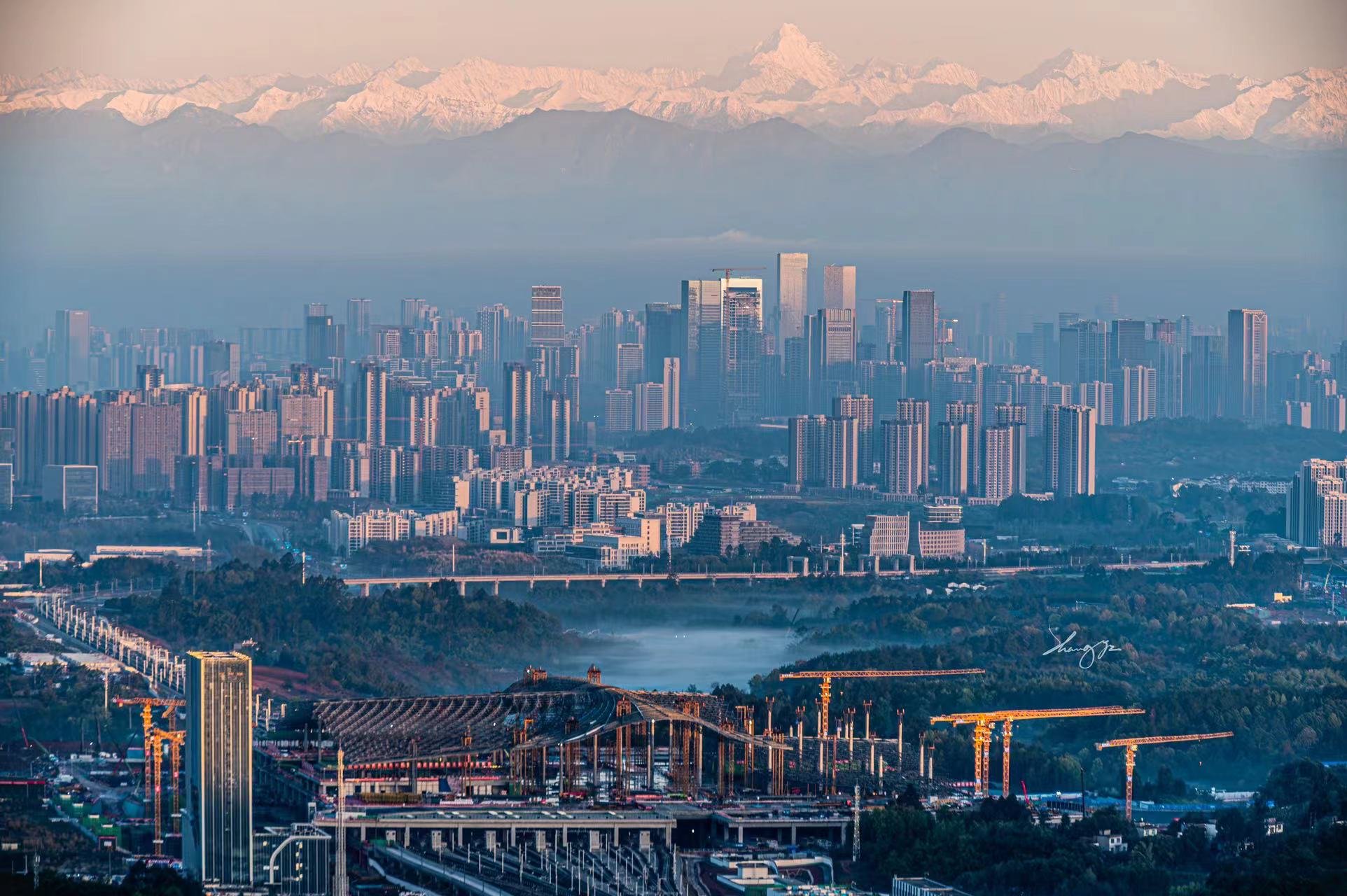 又见雪山!今早成都人的朋友圈太浪漫