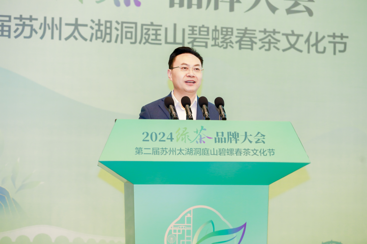 中国茶叶流通协会会长,全国茶叶标准化技术委员会主任委员王庆在讲话