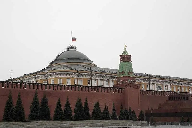 3月24日,克里姆林宫主要建筑之一参议院穹顶上降半旗,为恐袭遇难者