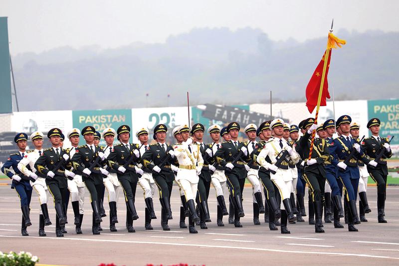 中国人民解放军仪仗司礼大队飒爽亮相"巴基斯坦日"阅兵式|中国人民