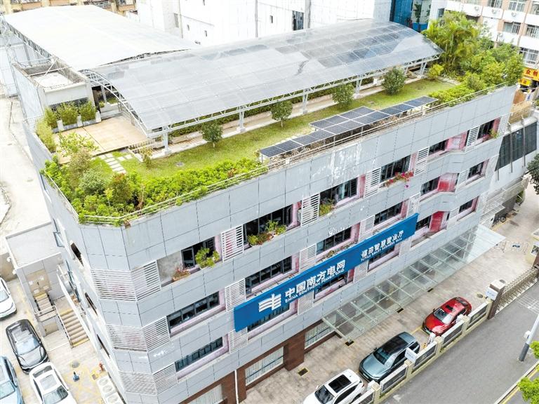 楼顶植新绿 相当万棵树  南方电网首个"新型能源技术 数字化平台"近零