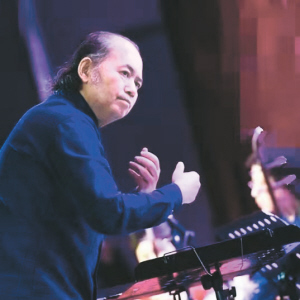 本报记者 申志远 于秋莹文/摄"天上的雪花浮想联翩,长空漫舞是苍