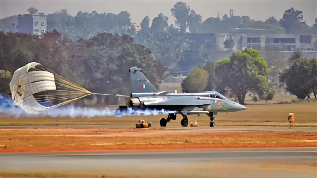 印度投资研发第五代战斗机,军事观察员:核心技术不成熟_新浪财经_新浪