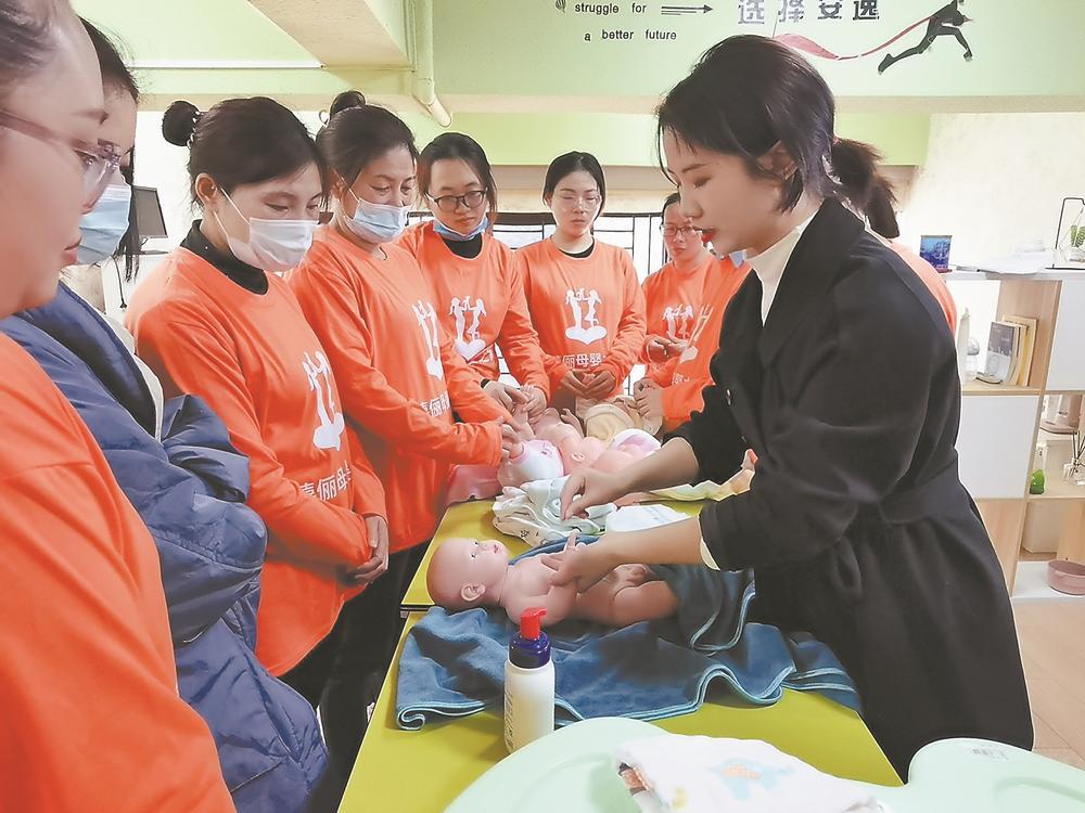 "龙宝宝"扎堆 好月嫂紧俏|月嫂_新浪财经_新浪网