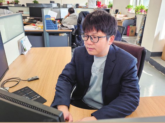 "航空报国,航空强国"是李想一直的理想,凭借着这份坚定和执着,他日复